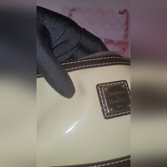 VINTAGE Dooney & Bourke Cream Brown Patent Purse AUTHENTIC MANUFATURE IN CHINA🔥 - Picture 10 of 17